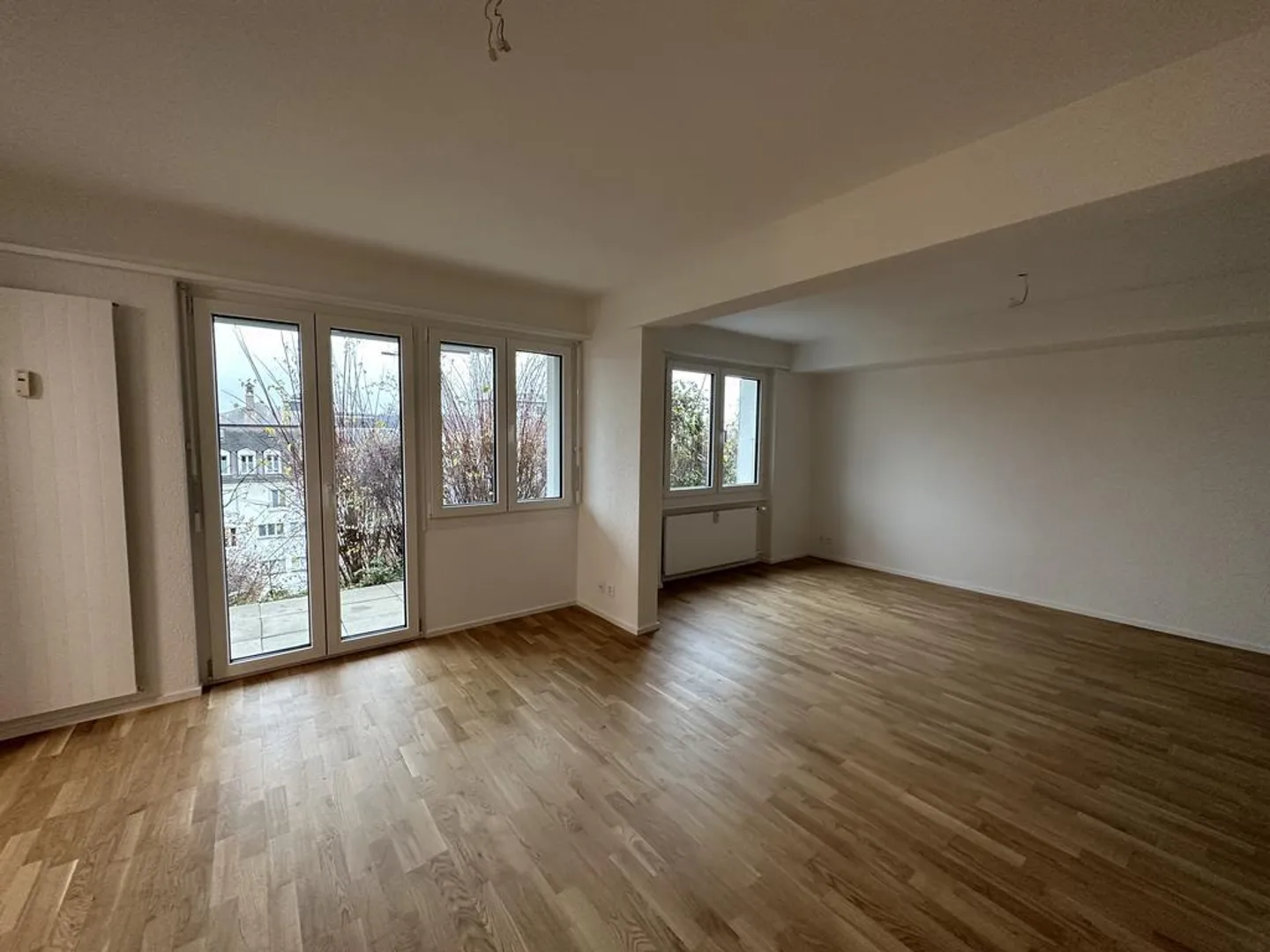 Moderne 2.5-Zimmerwohnung im 1. UG mit Terasse - Foto 2 von 7