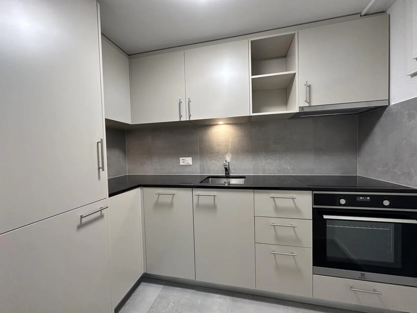 Moderne 2.5-Zimmerwohnung im 1. UG mit Terasse - Foto 4 von 7