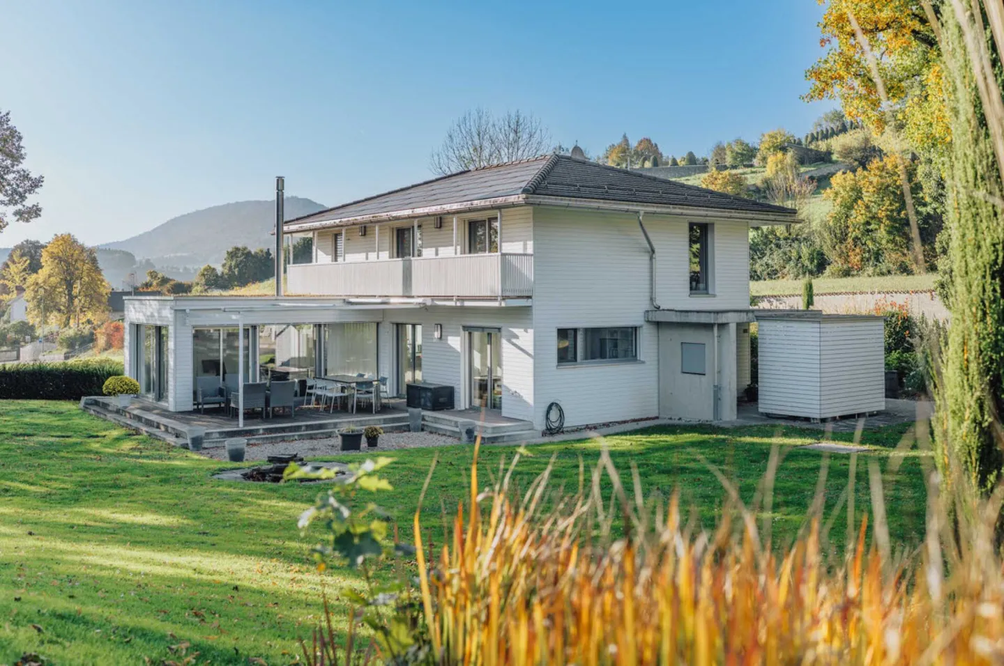 Single-family house embedded in beautiful park area - Photo 1 of 12