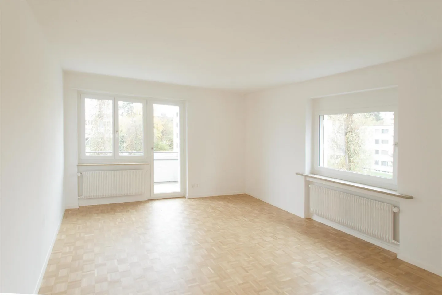Appartement rénové et lumineux de 3.0 pièces dans un emplacement bien desservi - Photo 2 sur 8