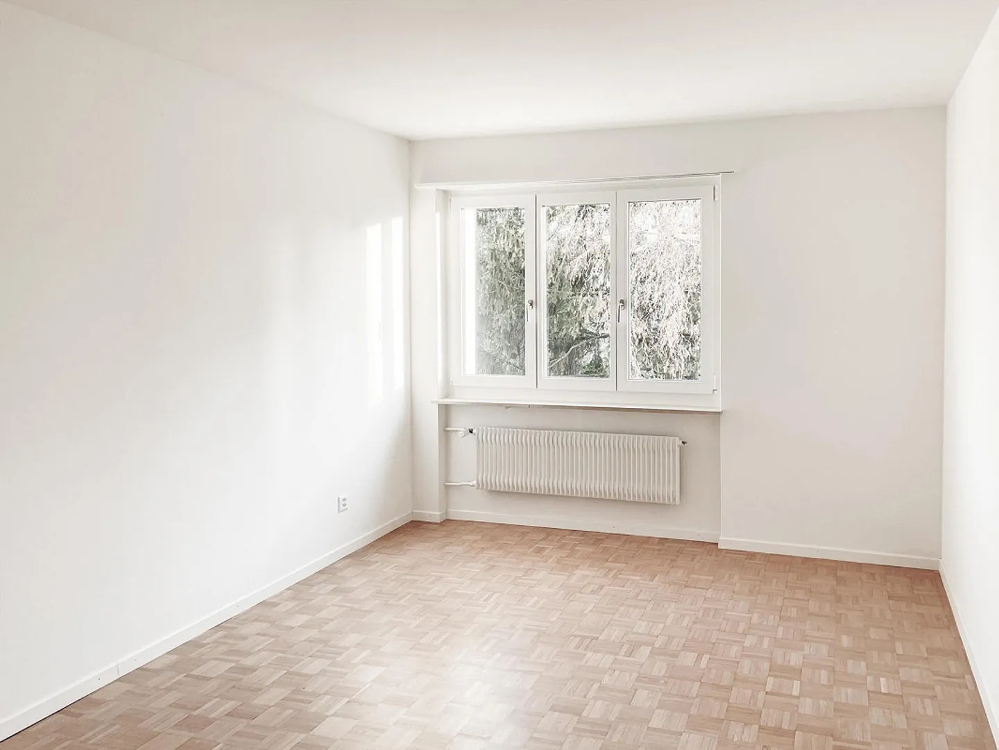 Appartement rénové et lumineux de 3.0 pièces dans un emplacement bien desservi - Photo 3 sur 8