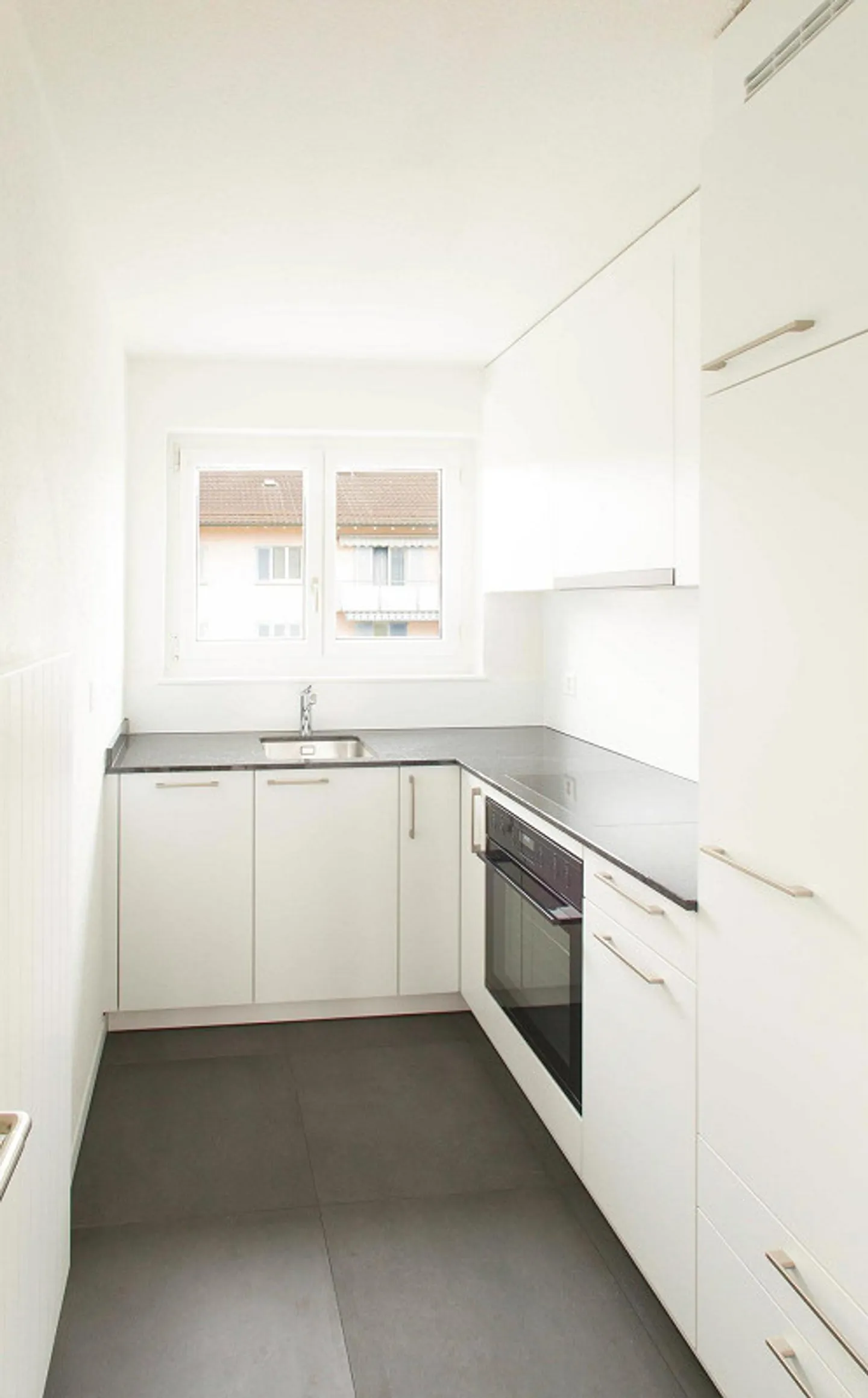 Appartement rénové et lumineux de 3.0 pièces dans un emplacement bien desservi - Photo 4 sur 8