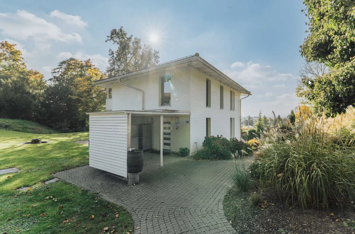 Single-family house embedded in beautiful park area - Photo 4 of 12