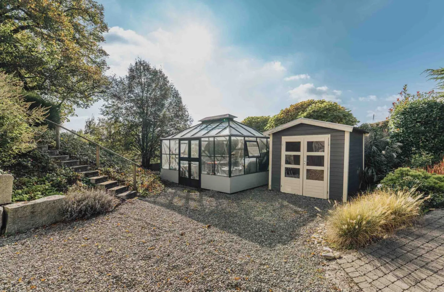 Single-family house embedded in beautiful park area - Photo 6 of 12