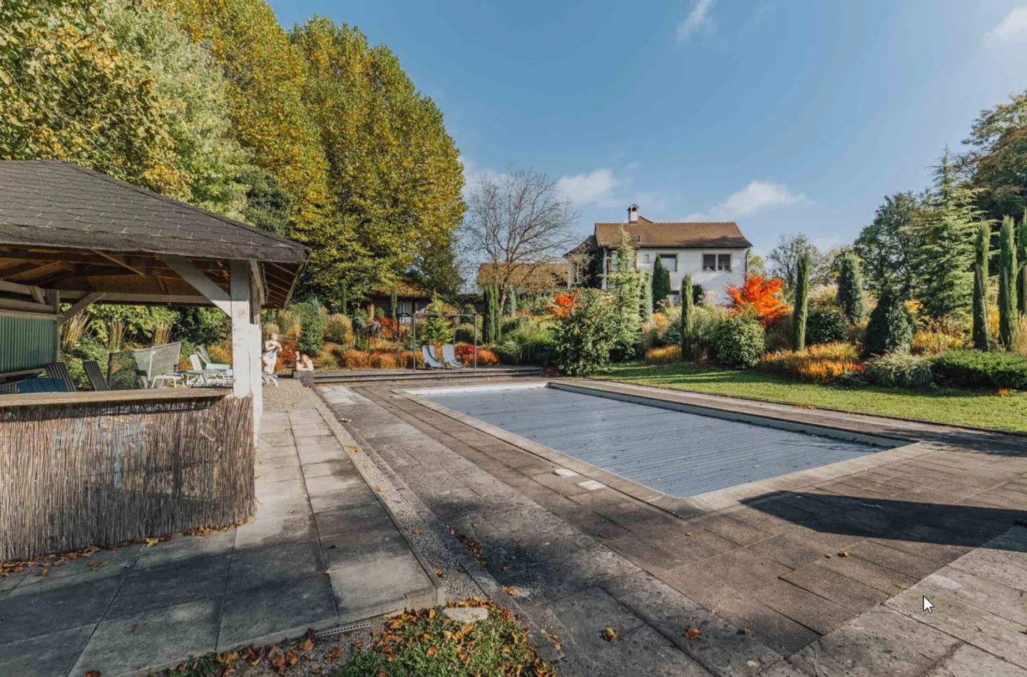 Single-family house embedded in beautiful park area - Photo 8 of 12