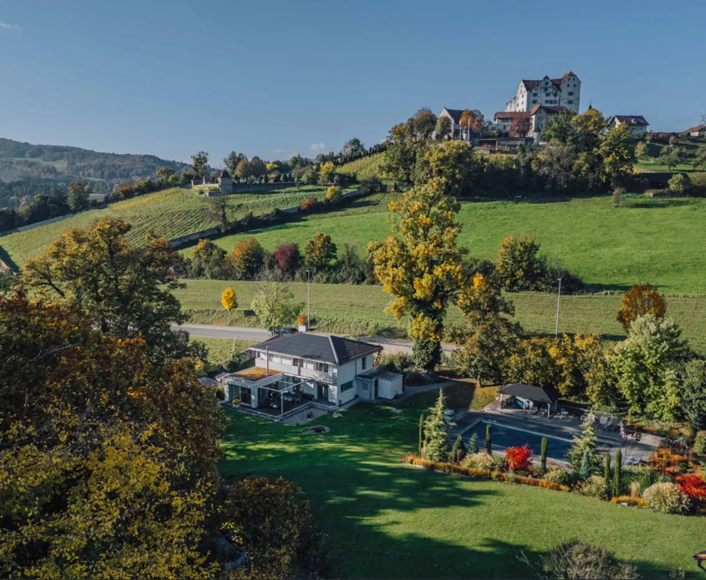 Single-family house embedded in beautiful park area - Photo 11 of 12