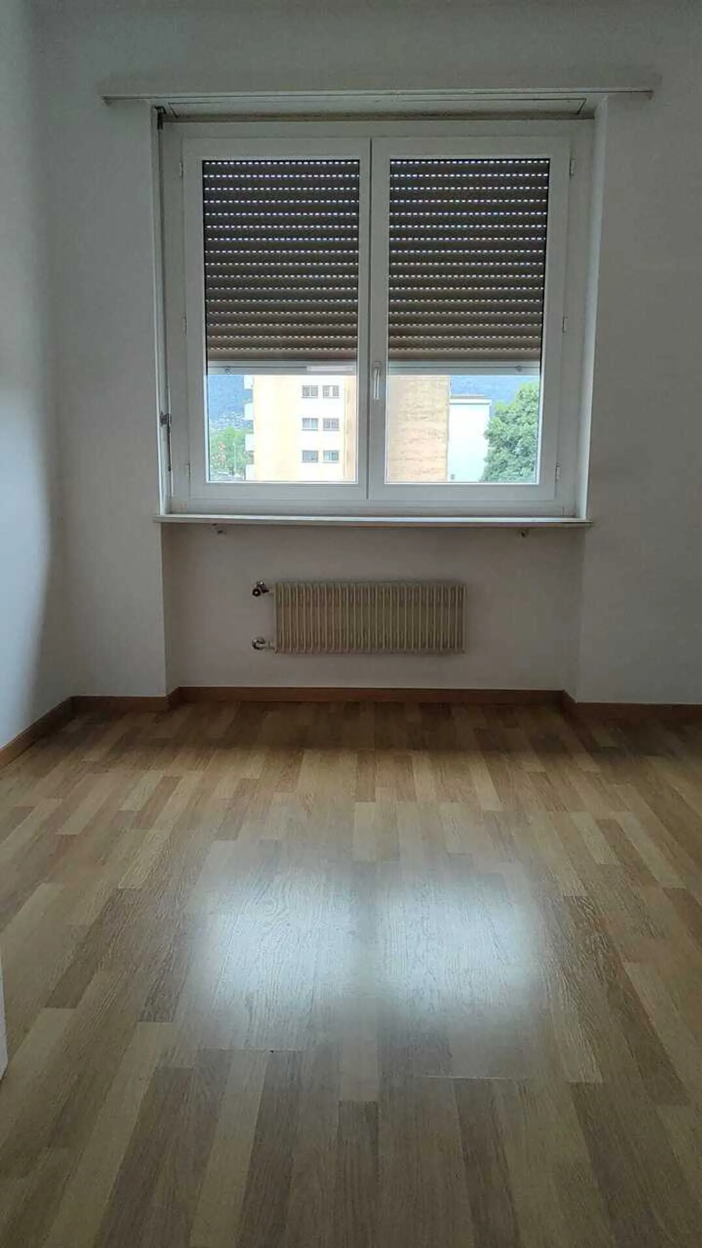 For rent 2.5 room apartment - Photo 2 of 6