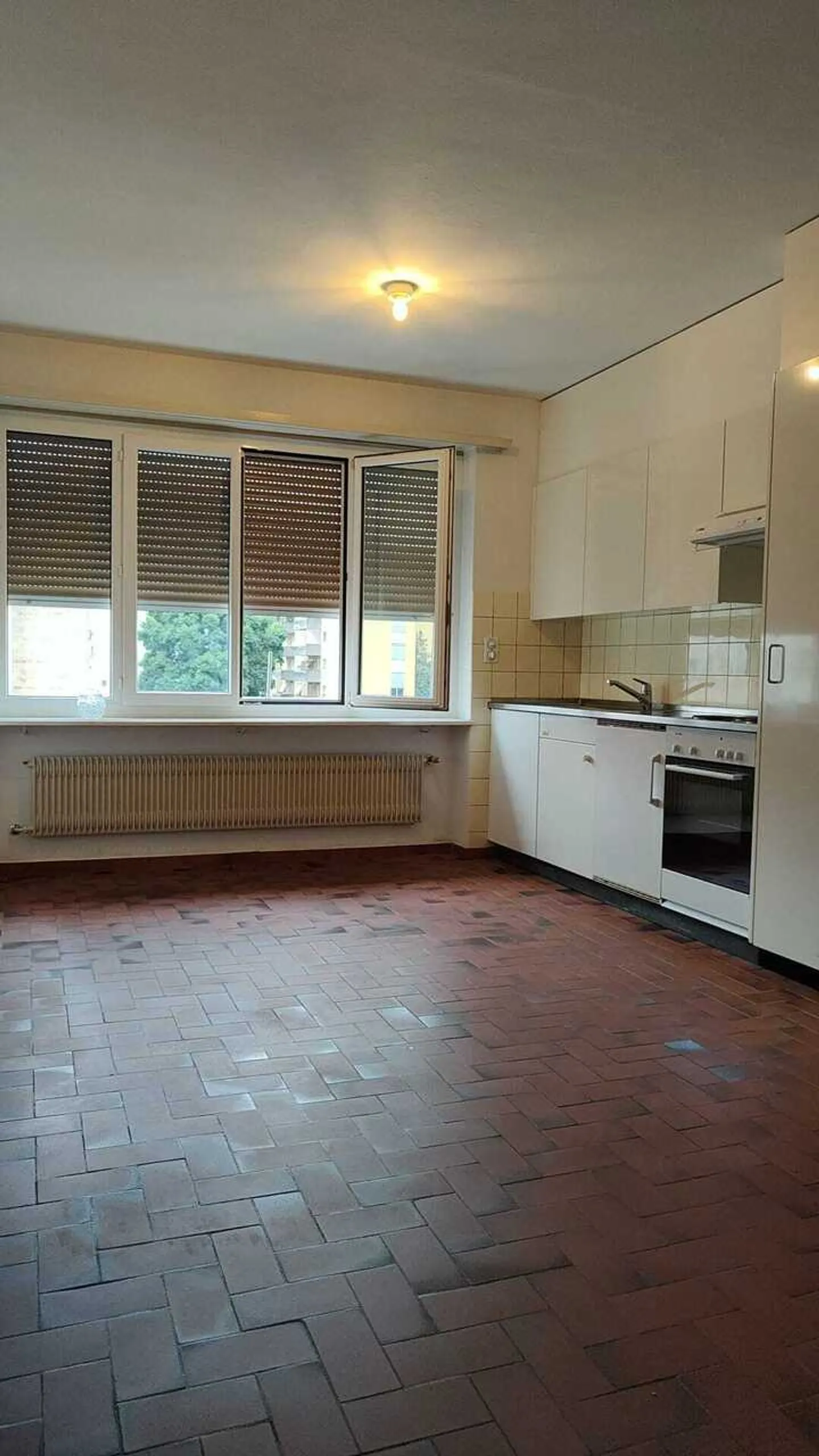 For rent 2.5 room apartment - Photo 1 of 6
