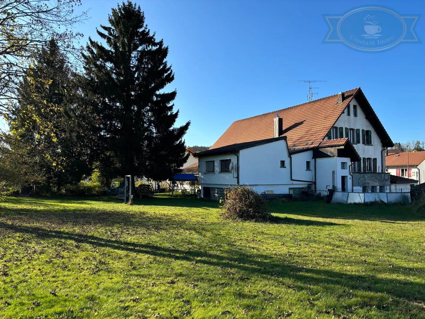 House of about 750m2 with great potential for transformation - Photo 2 of 16