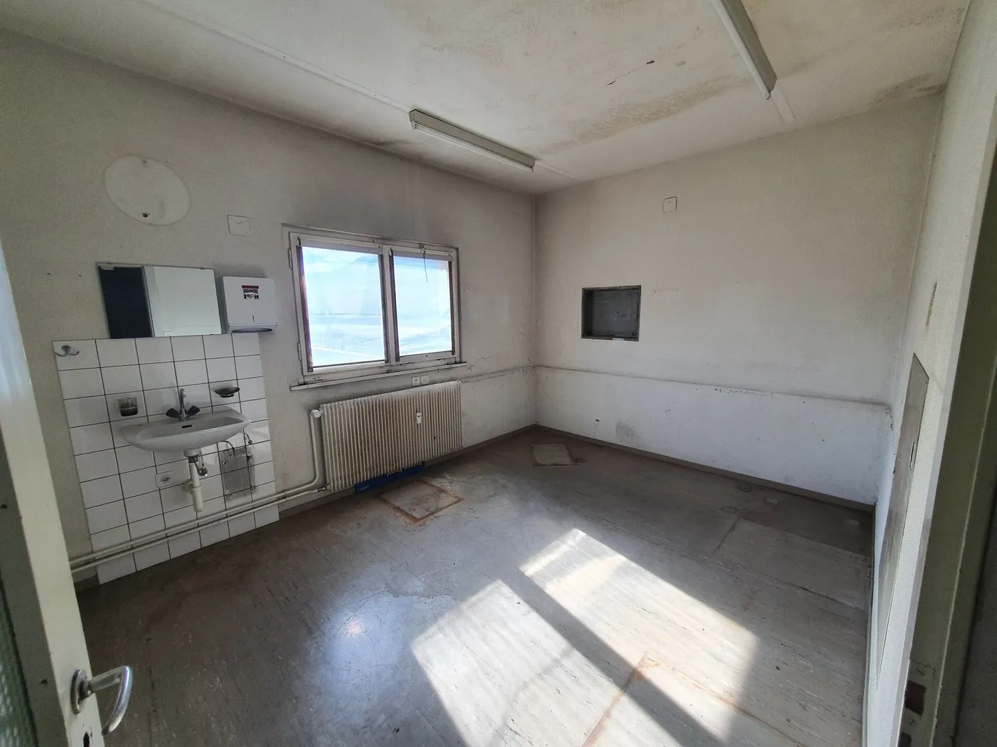 Hobby Room 2nd Floor Directly at Buchs SG Train Station - Photo 6 of 7