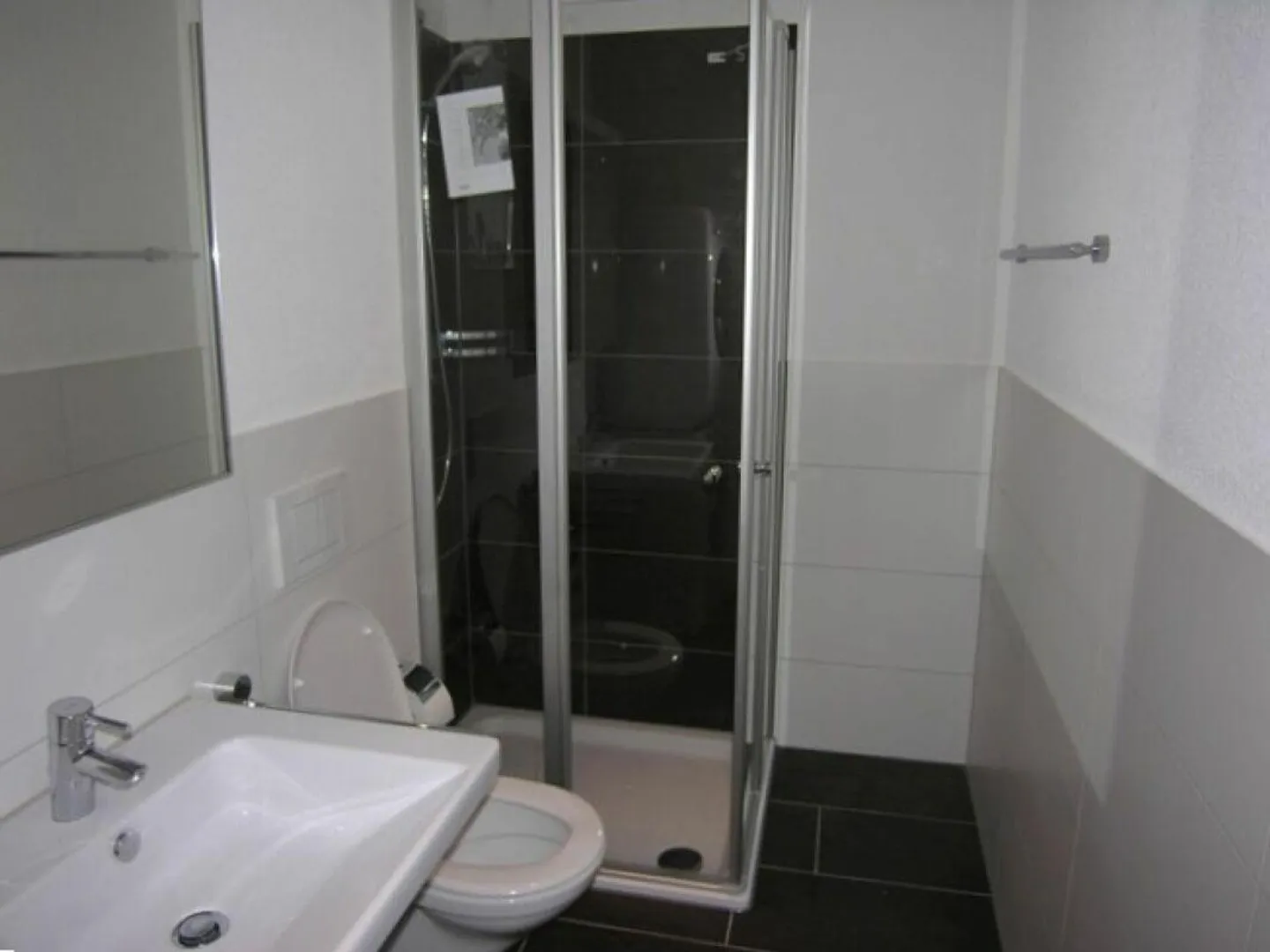 Neuwertige 2.5-Zimmer-Wohnung mit Blick in die Aplen - Foto 7 von 9