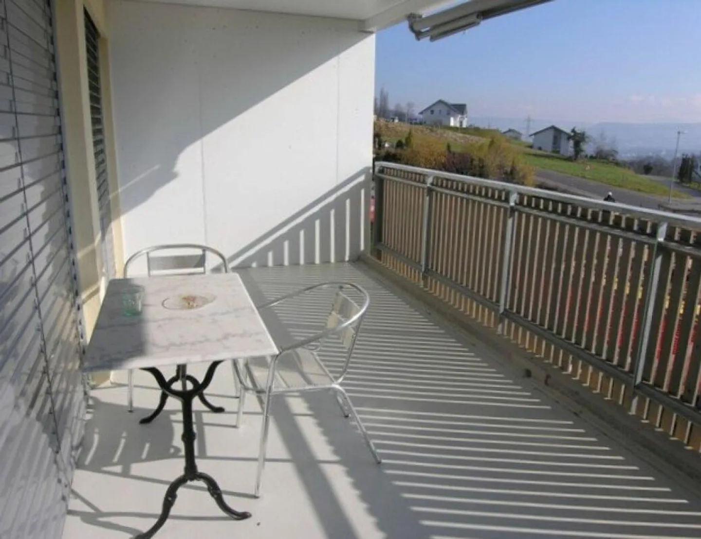 Neuwertige 2.5-Zimmer-Wohnung mit Blick in die Aplen - Foto 8 von 9