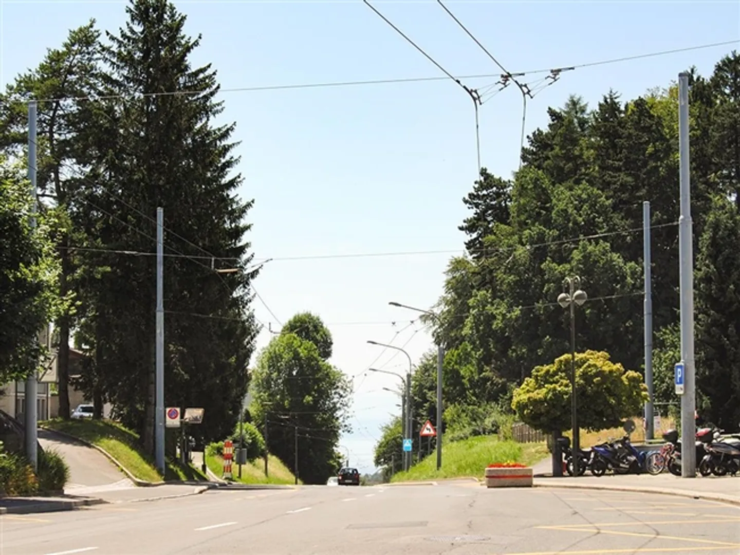 EPALINGES - CHARMING GROUND FLOOR APARTMENT - 4.5 ROOMS - Photo 1 of 3