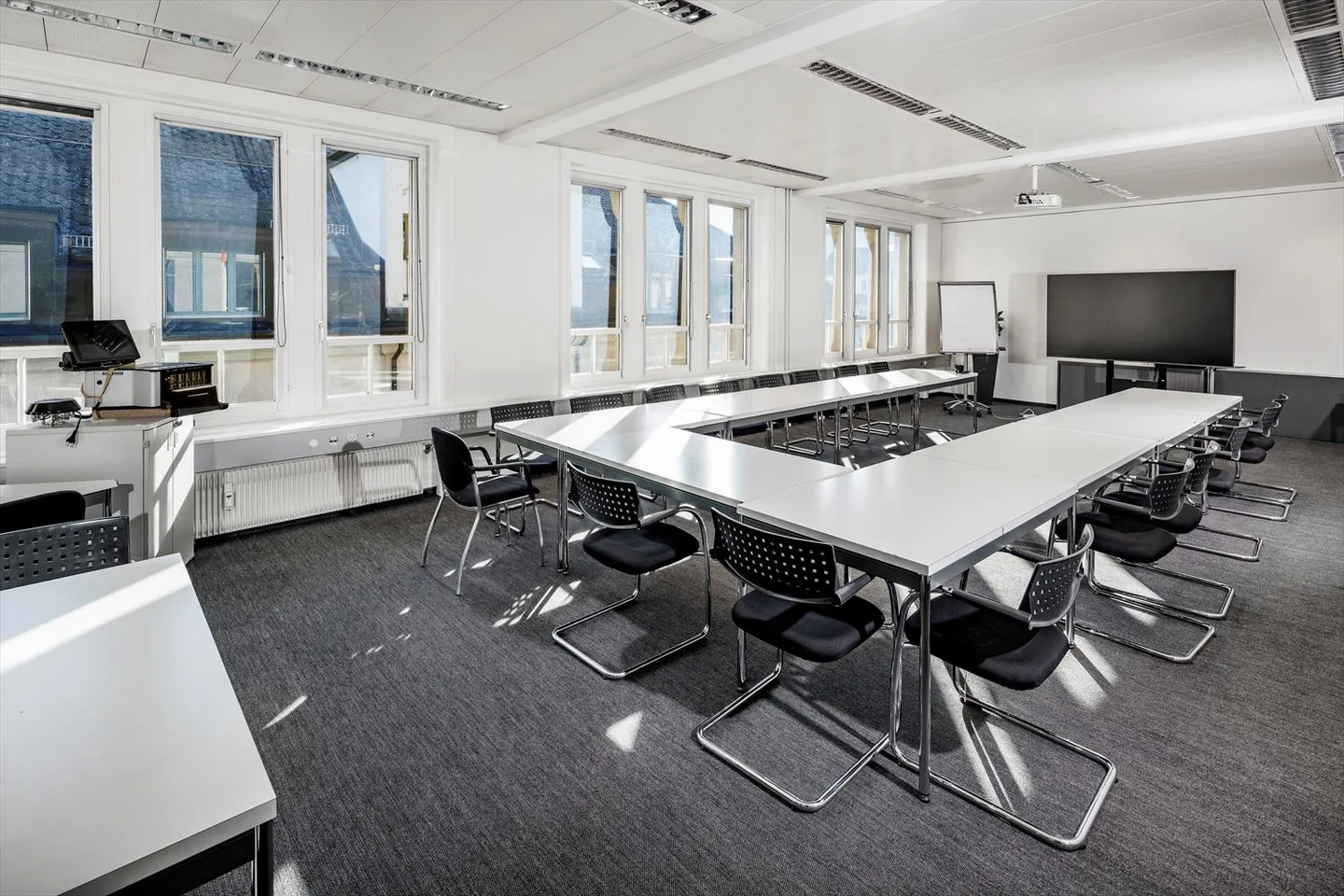 Profitez-en - bureaux/salles de formation extrêmement centraux - Photo 4 sur 9