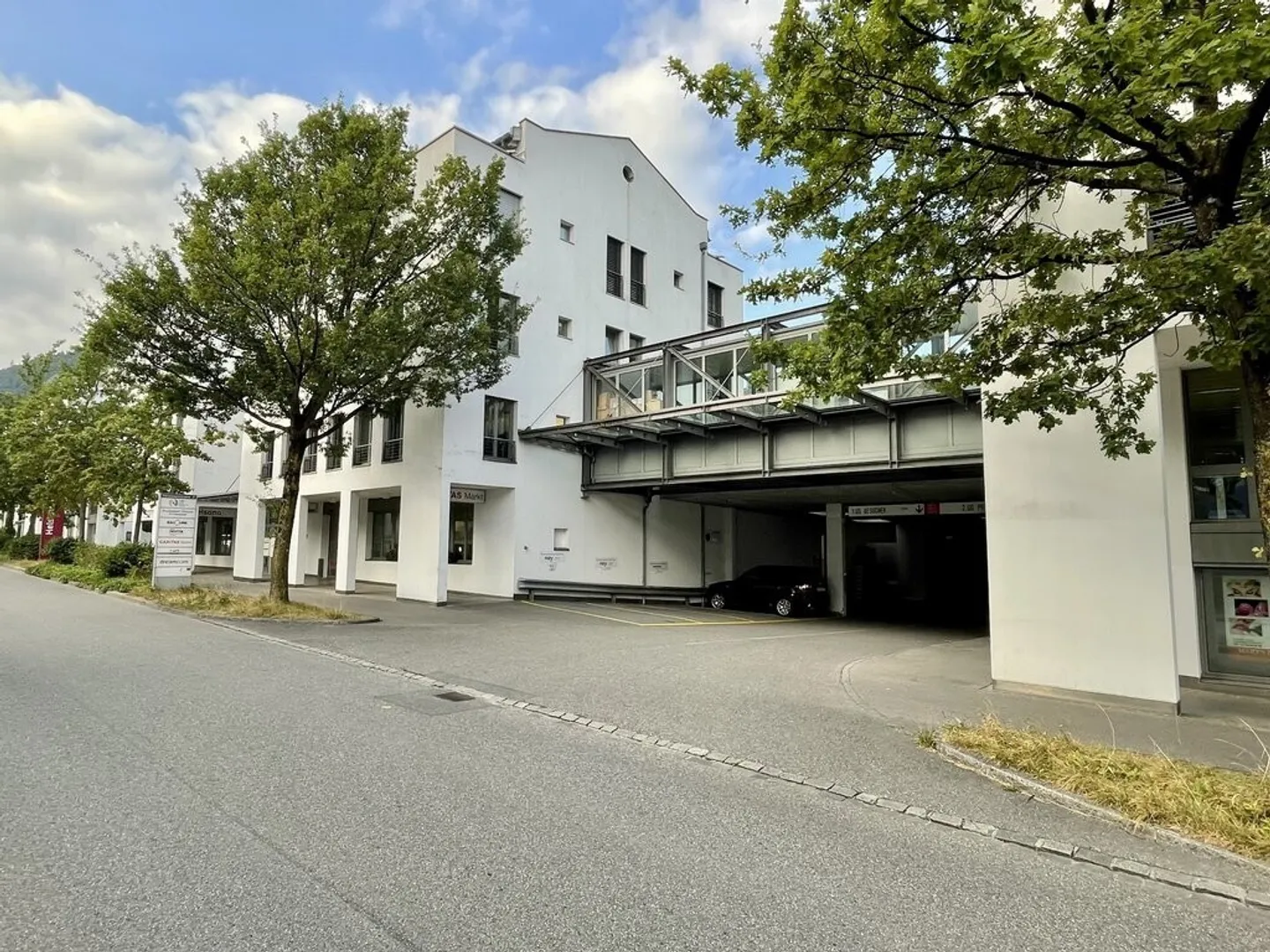 Überdachter Parkplatz mieten - Foto 1 von 2