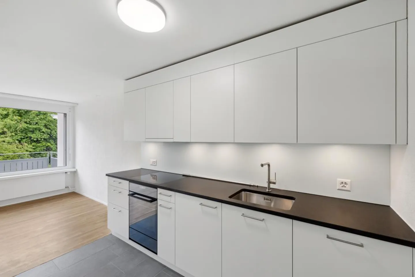Renovated apartment in the center of Schliern - Photo 3 of 11