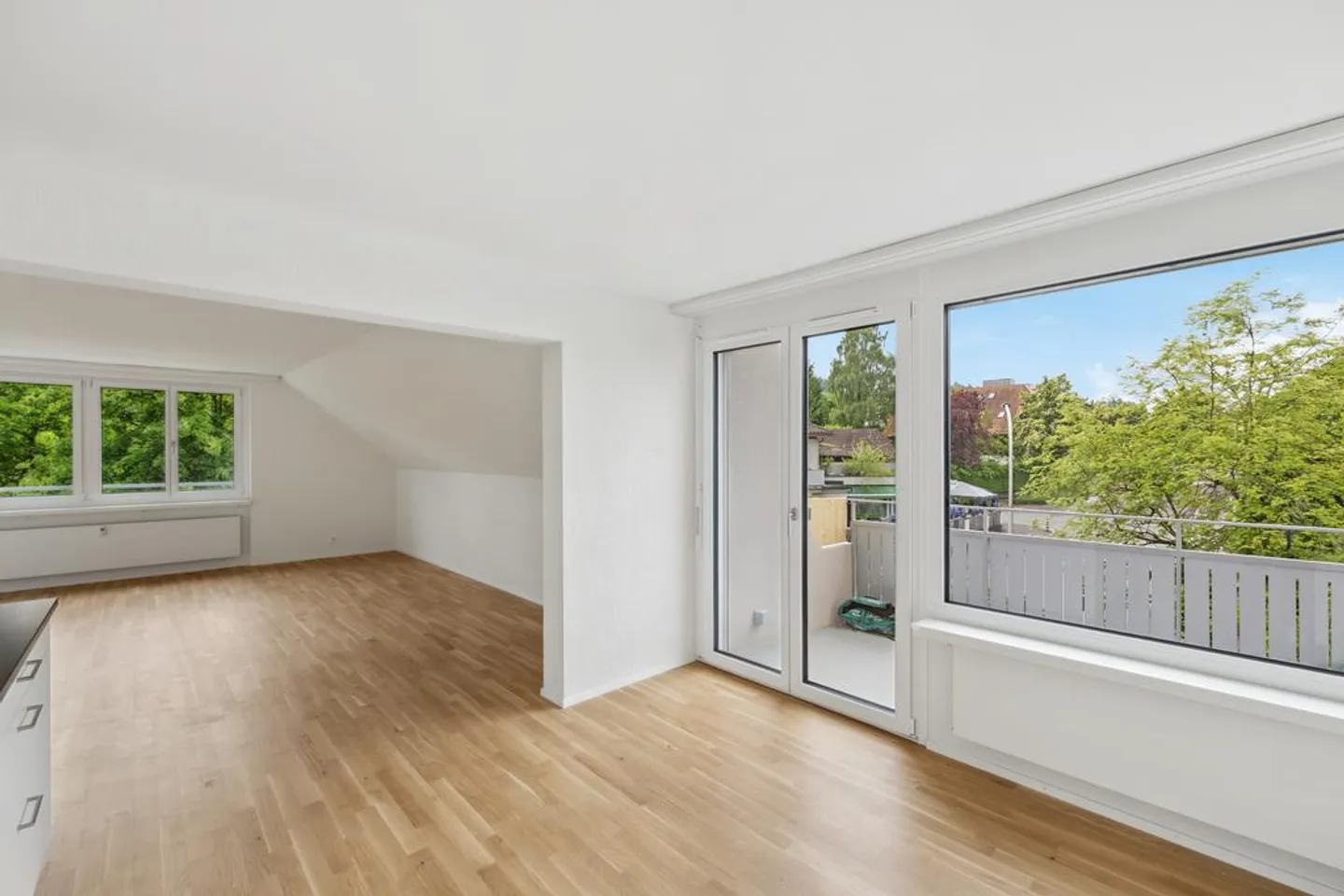 Renovated apartment in the center of Schliern - Photo 4 of 11