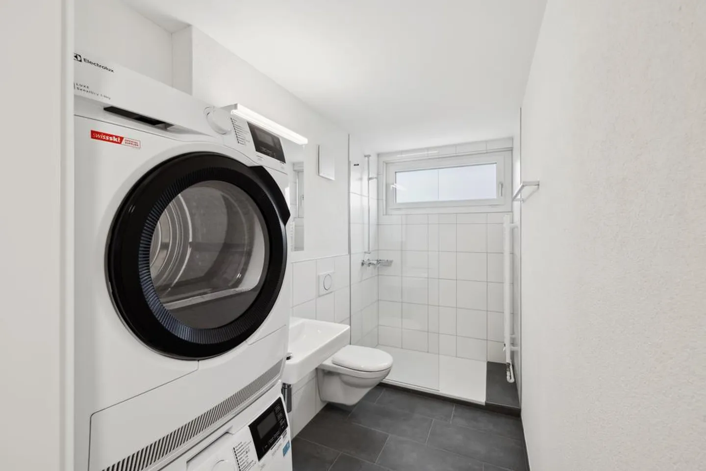 Renovated apartment in the center of Schliern - Photo 7 of 11
