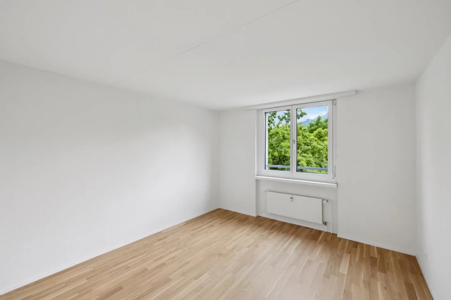 Renovated apartment in the center of Schliern - Photo 8 of 11