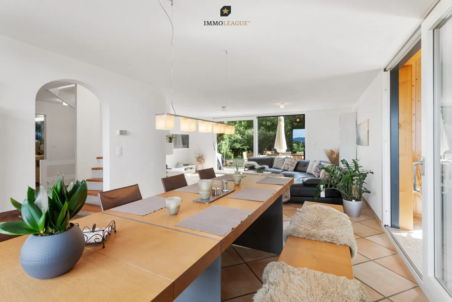 Your family paradise with a separate apartment and dream garden. - Photo 2 of 12
