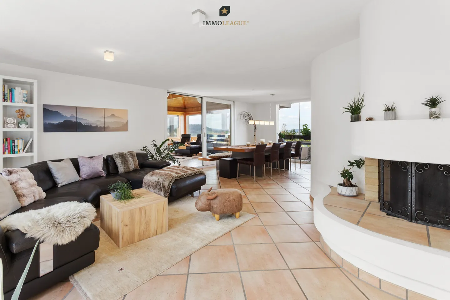 Your family paradise with a separate apartment and dream garden. - Photo 4 of 12