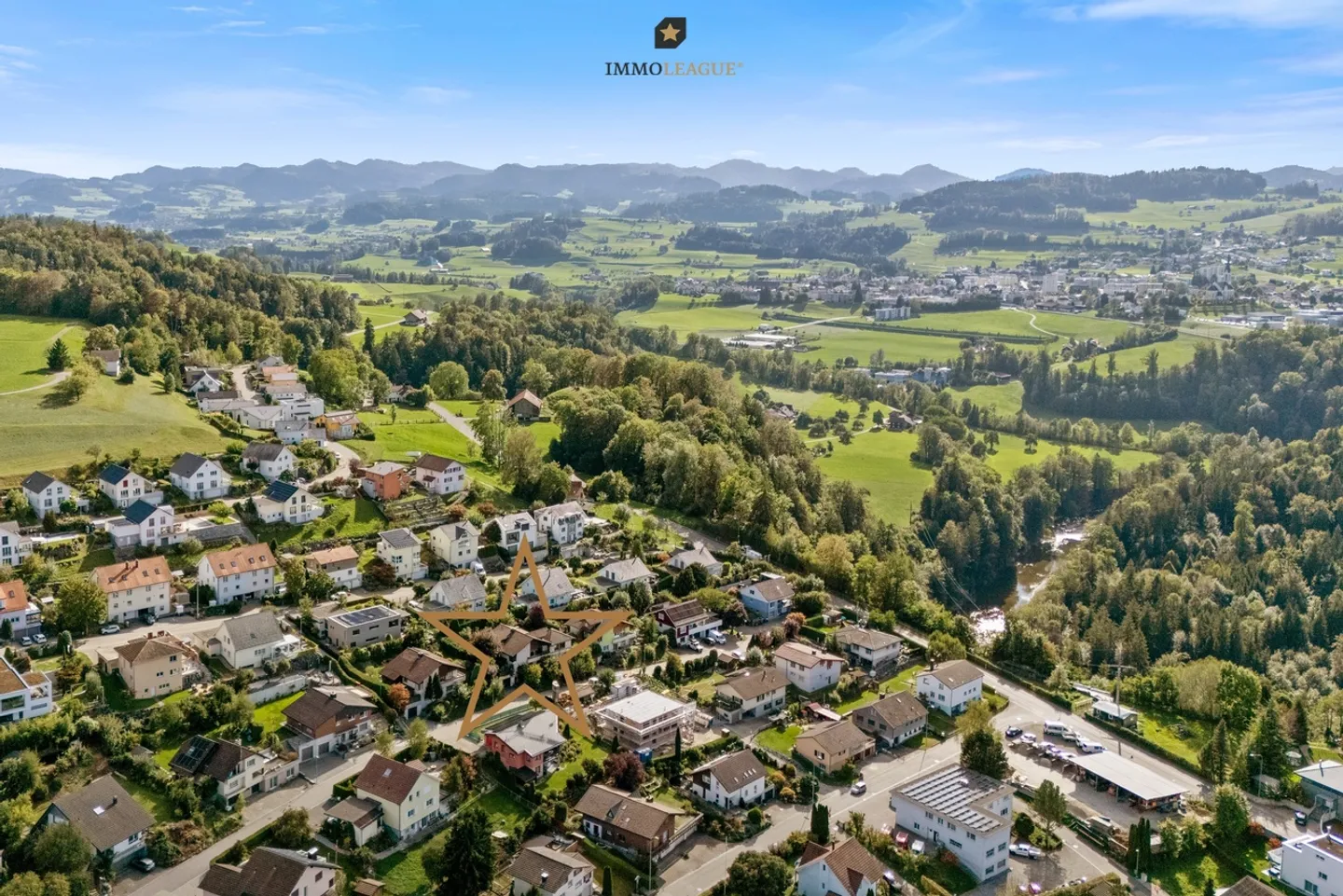 Your family paradise with a separate apartment and dream garden. - Photo 10 of 12