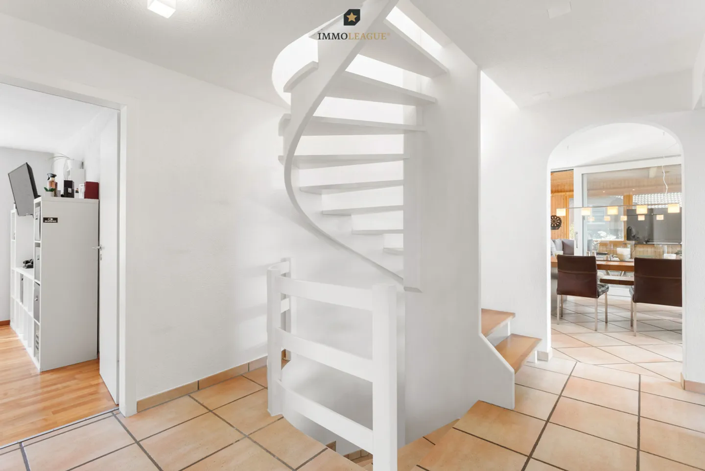Your family paradise with a separate apartment and dream garden. - Photo 7 of 12