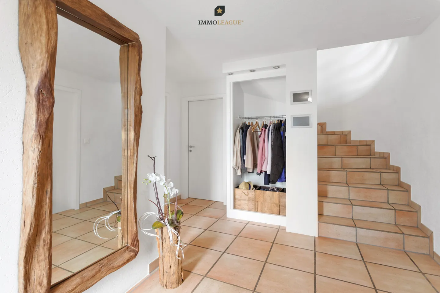 Your family paradise with a separate apartment and dream garden. - Photo 8 of 12