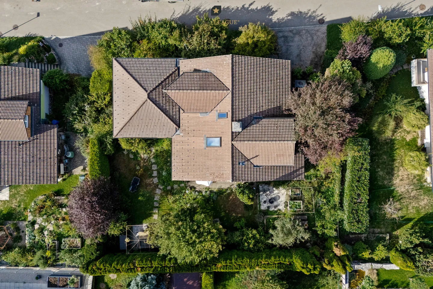 Your family paradise with a separate apartment and dream garden. - Photo 9 of 12