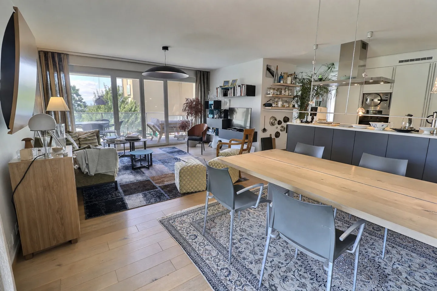 Bel Appartement avec Vue Lac - Photo 1 sur 18