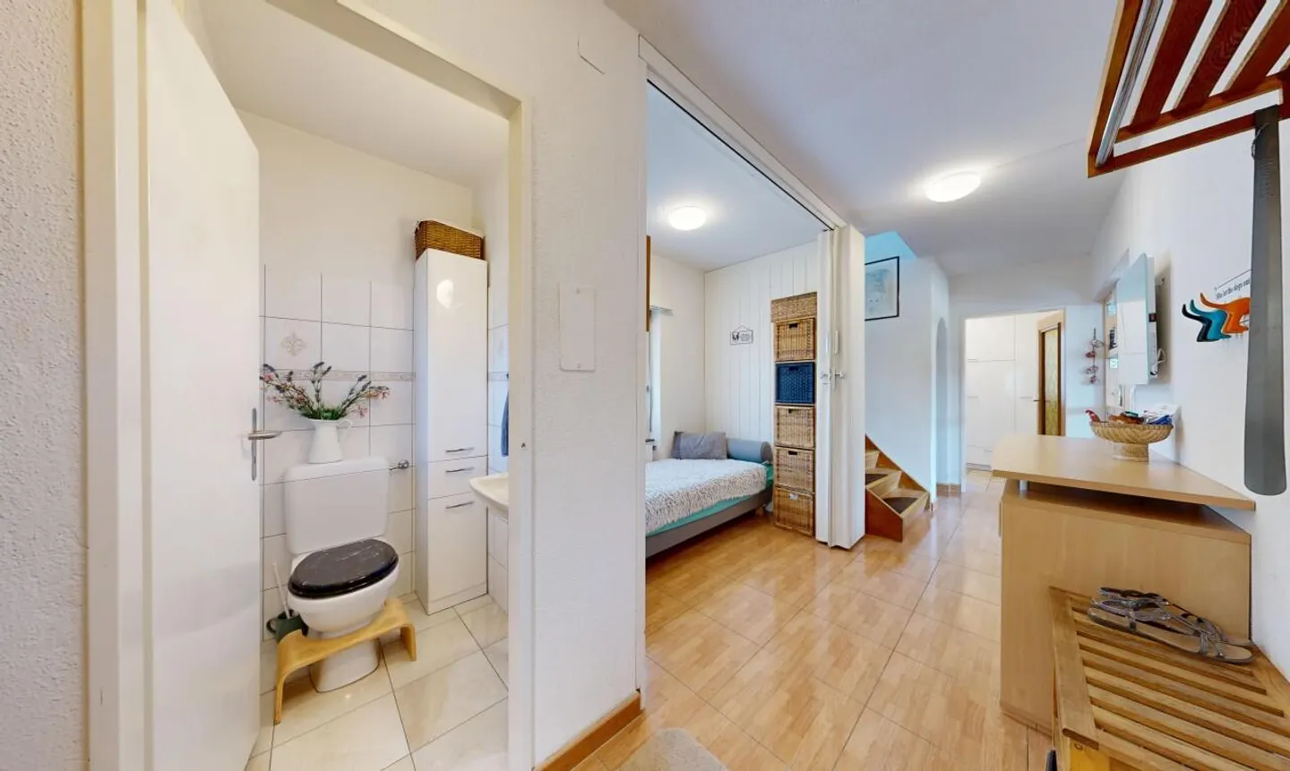 Detached single-family house on spacious plot in Rümlang - Photo 10 of 11