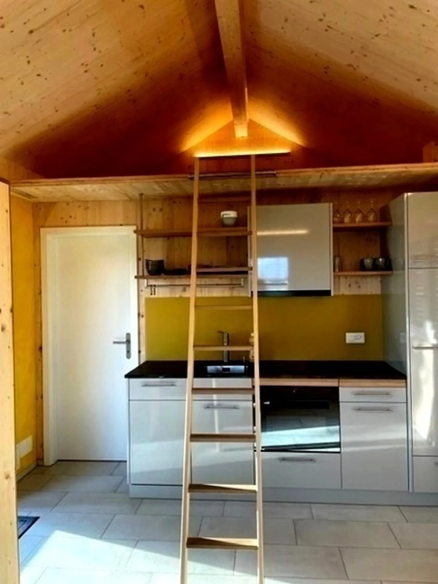 Charming Tiny House with Garden - Photo 4 of 10