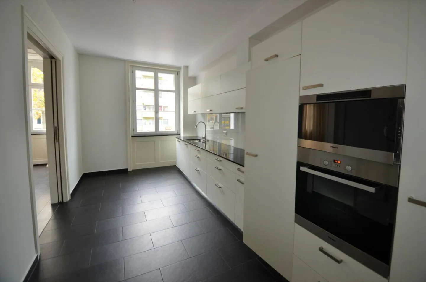 Vivere in città in un bel edificio storico - Foto 5 di 14