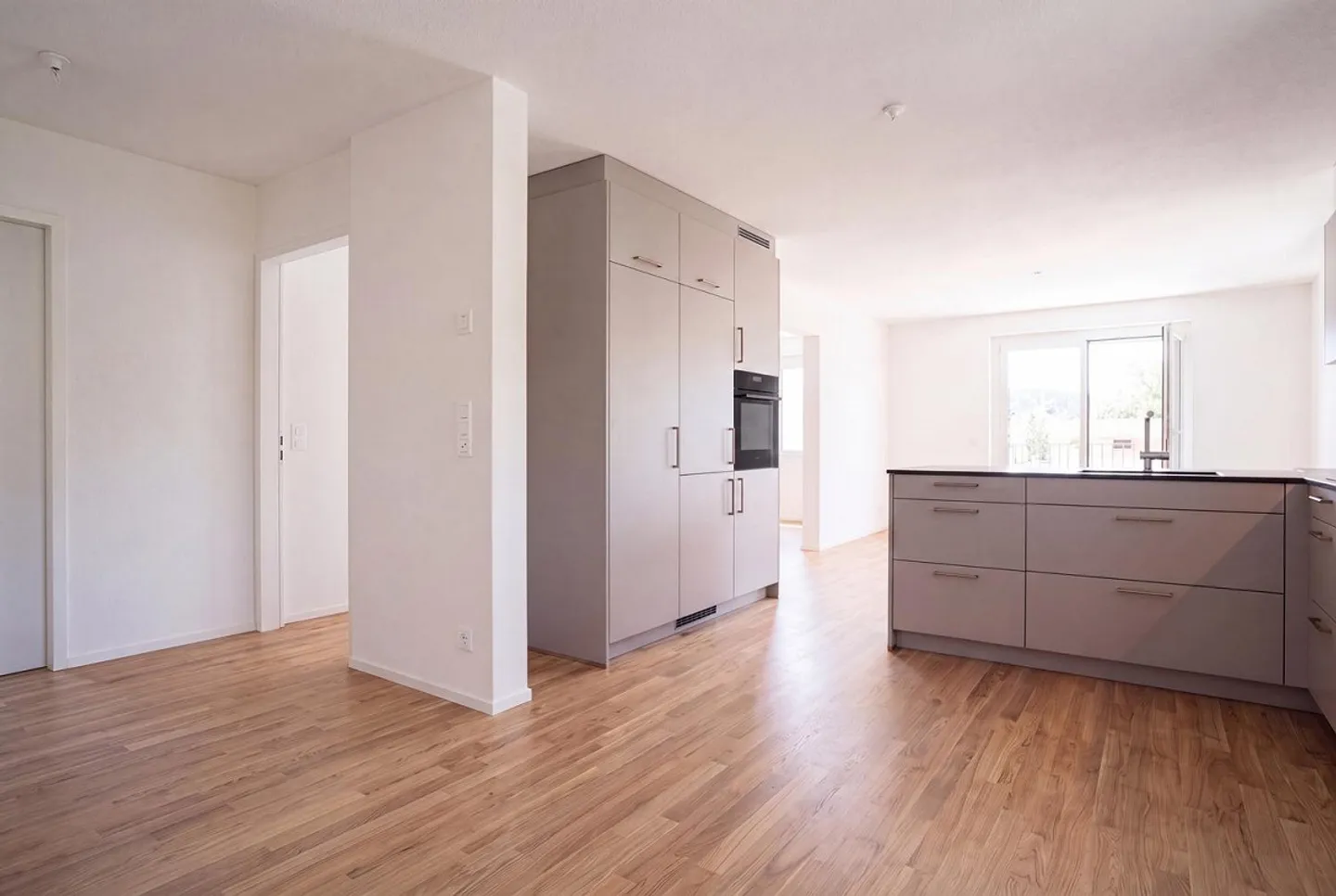 First occupancy of exclusive penthouse apartment with XXL terrace and panoramic view! - Photo 2 of 7