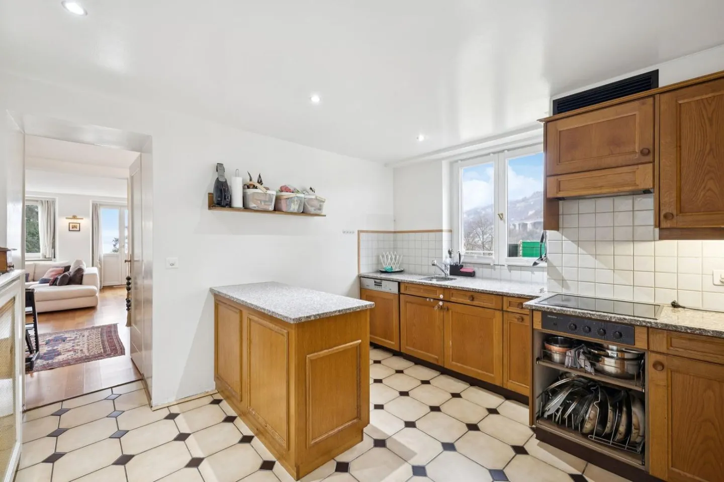 Grande proprietà con 3 appartamenti - Foto 5 di 13