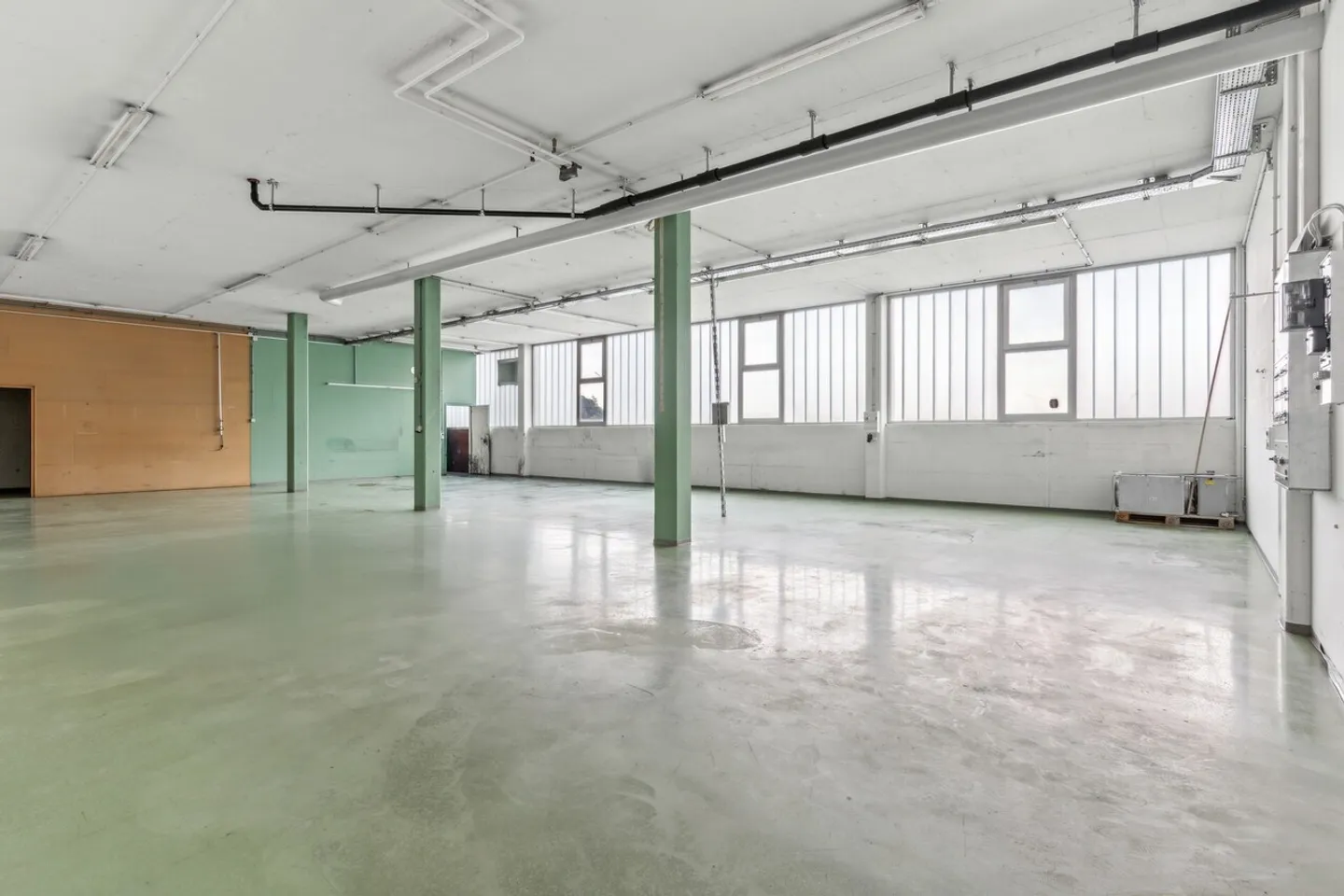 Grosszügige Lager- und Atelierfläche im Industriequartier Oberfeld - Foto 2 von 9