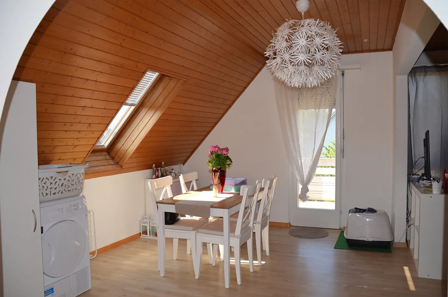 Luminoso appartamento mansardato di 2,5 stanze in affitto a Muttenz - Foto 2 di 5