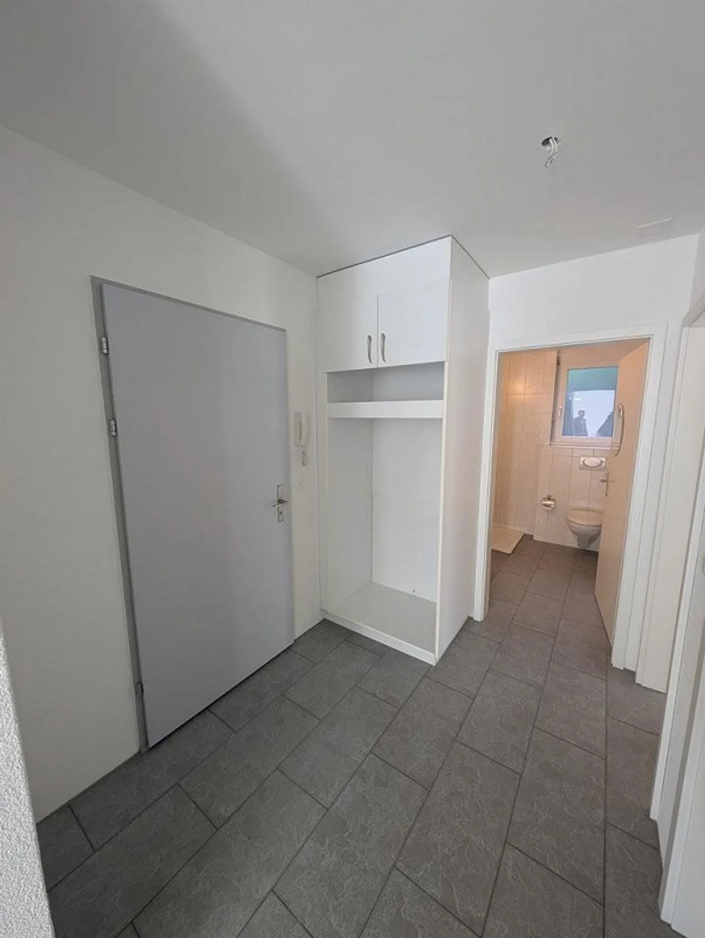 Appartamento attraente di 3,5 stanze con grande terrazza e parte di giardino - Foto 4 di 12