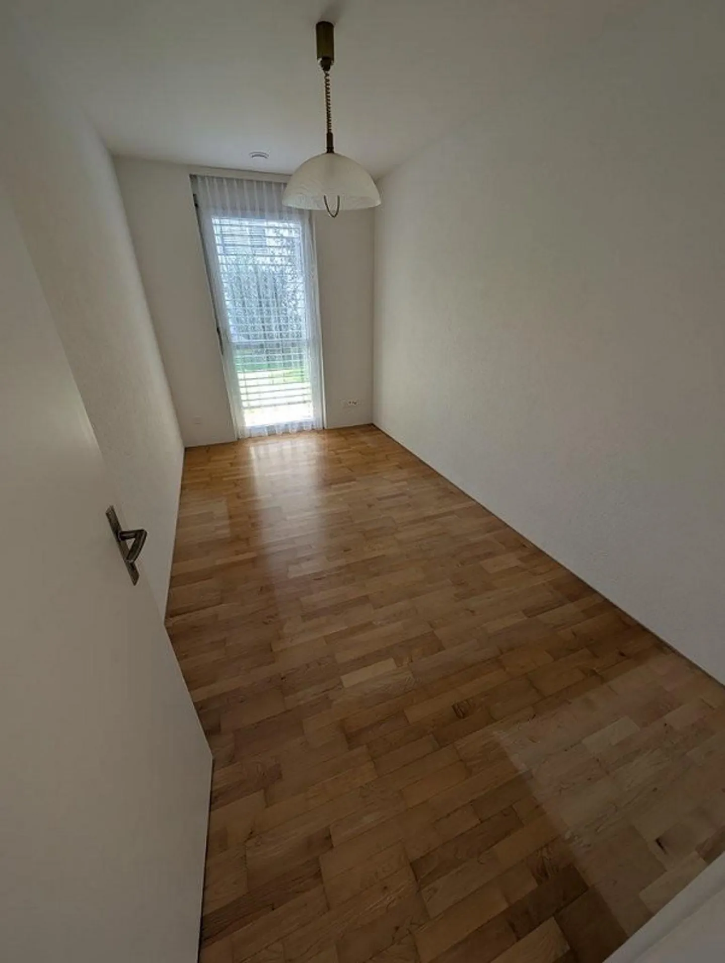Appartamento attraente di 3,5 stanze con grande terrazza e parte di giardino - Foto 5 di 12
