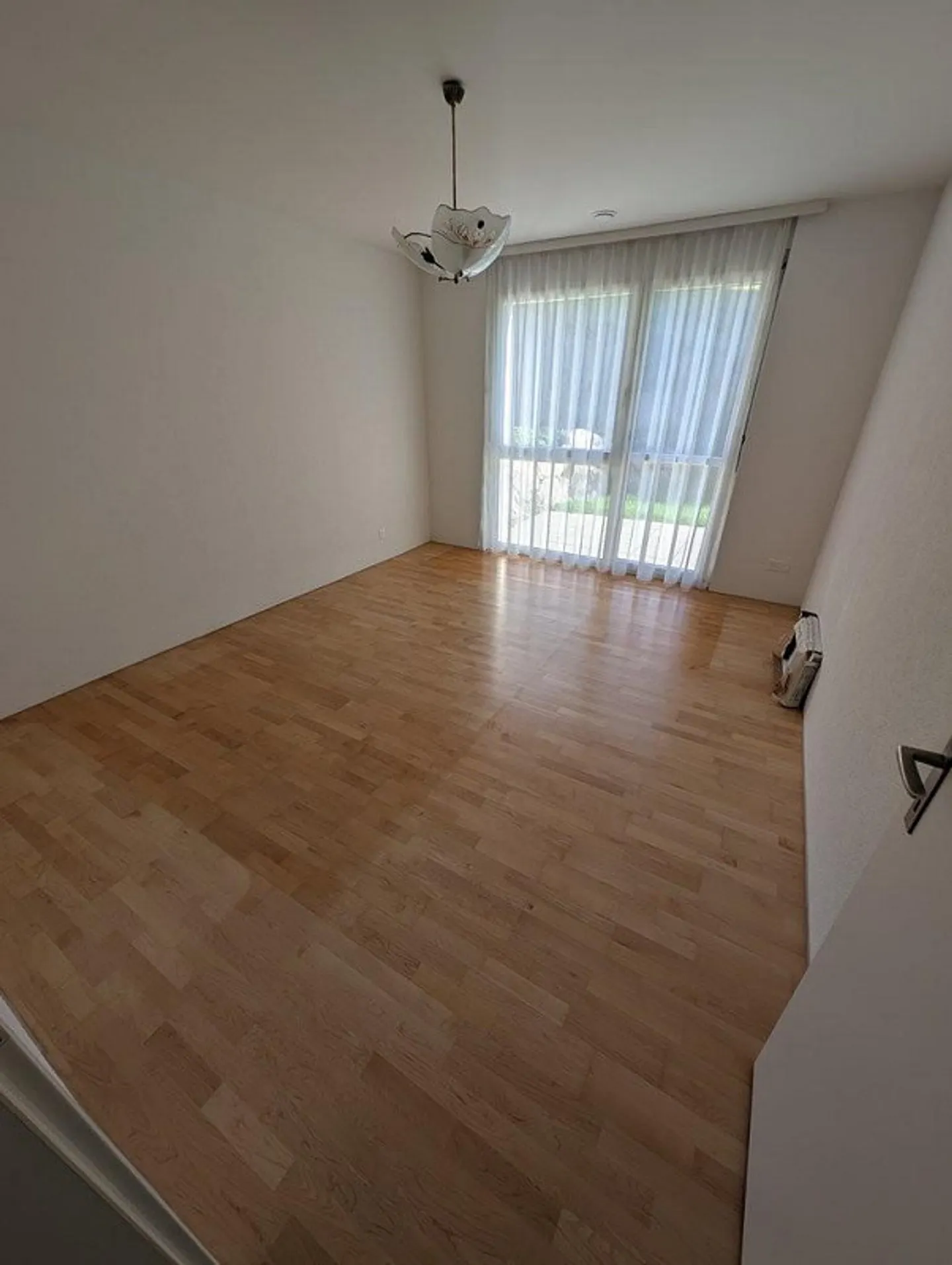 Appartamento attraente di 3,5 stanze con grande terrazza e parte di giardino - Foto 6 di 12