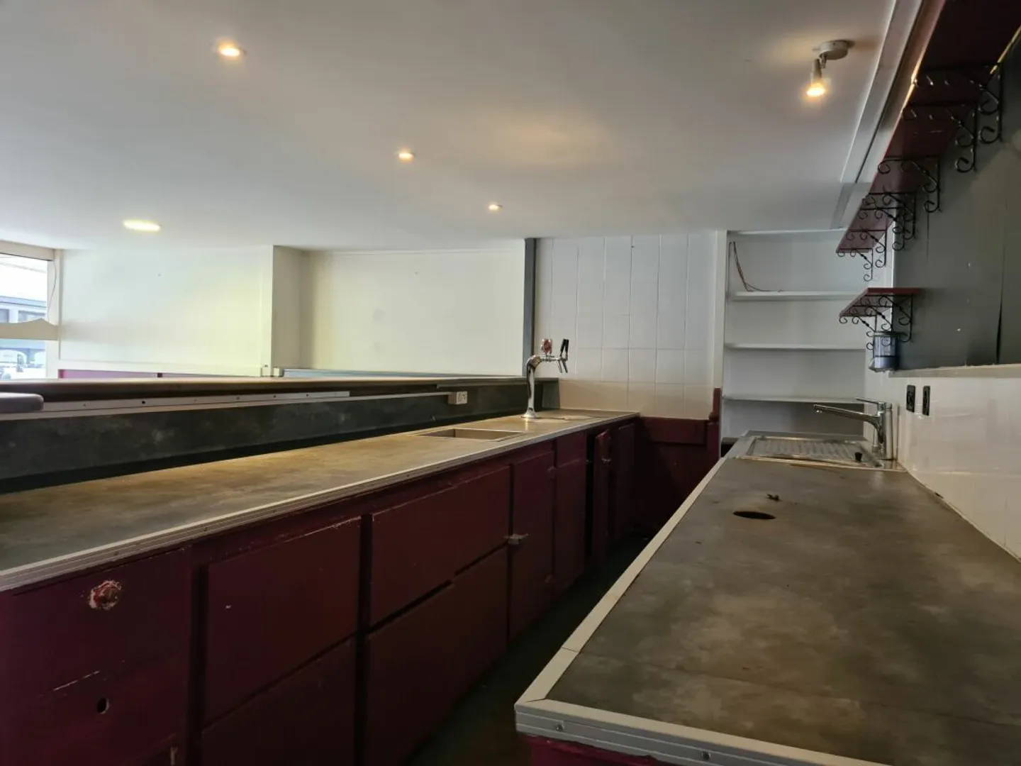 Restaurant und Gewerbefläche zu vermieten - Foto 1 von 12