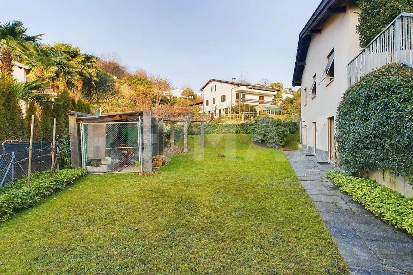 Eleganza e privacy a Muzzano - Villa con grande giardino privato - Foto 10 di 13