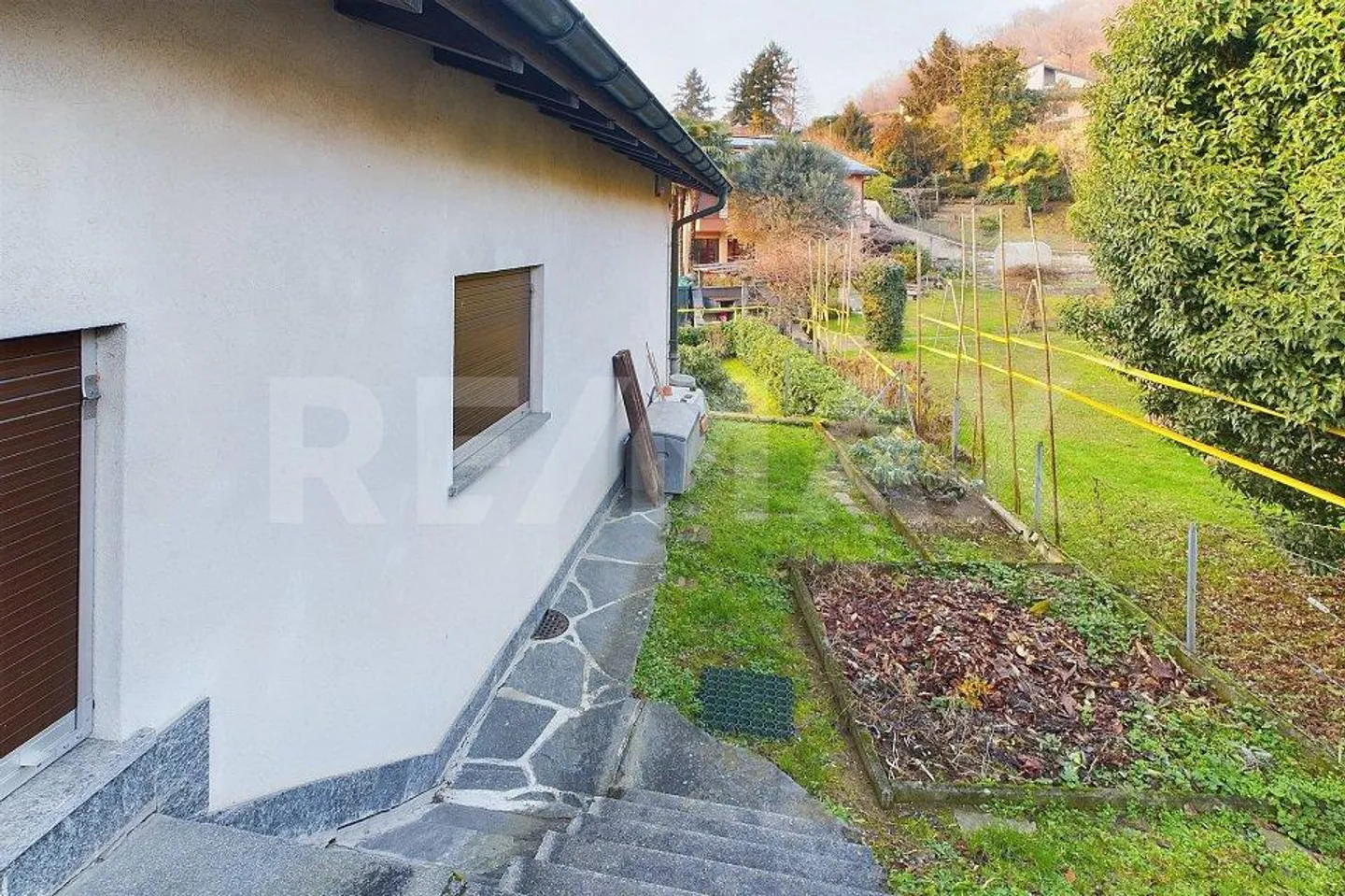 Eleganza e privacy a Muzzano - Villa con grande giardino privato - Foto 12 di 13