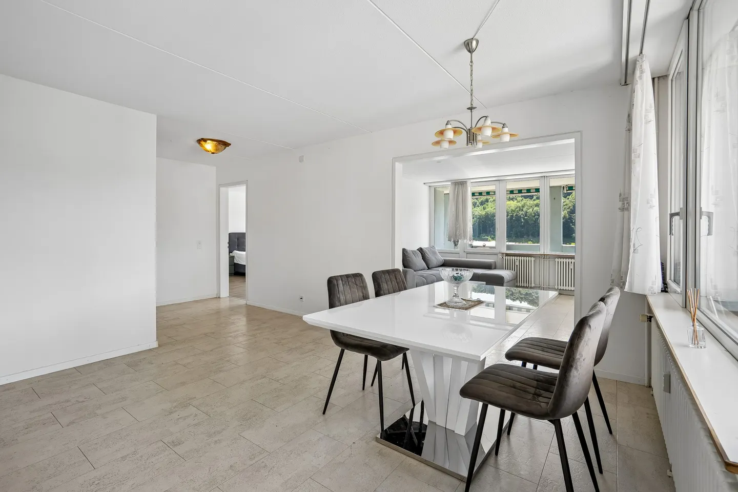 Charming Apartment with Panoramic View - Photo 5 of 12