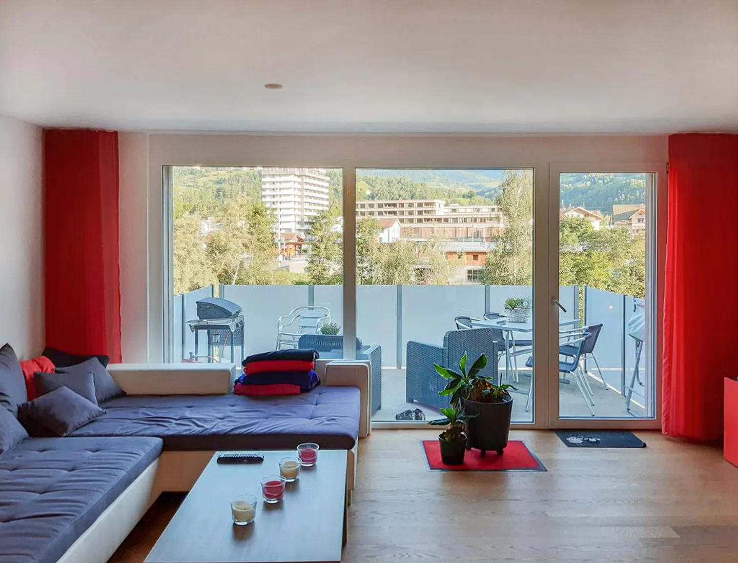 Charming and modern apartment for rent! - Photo 2 of 7