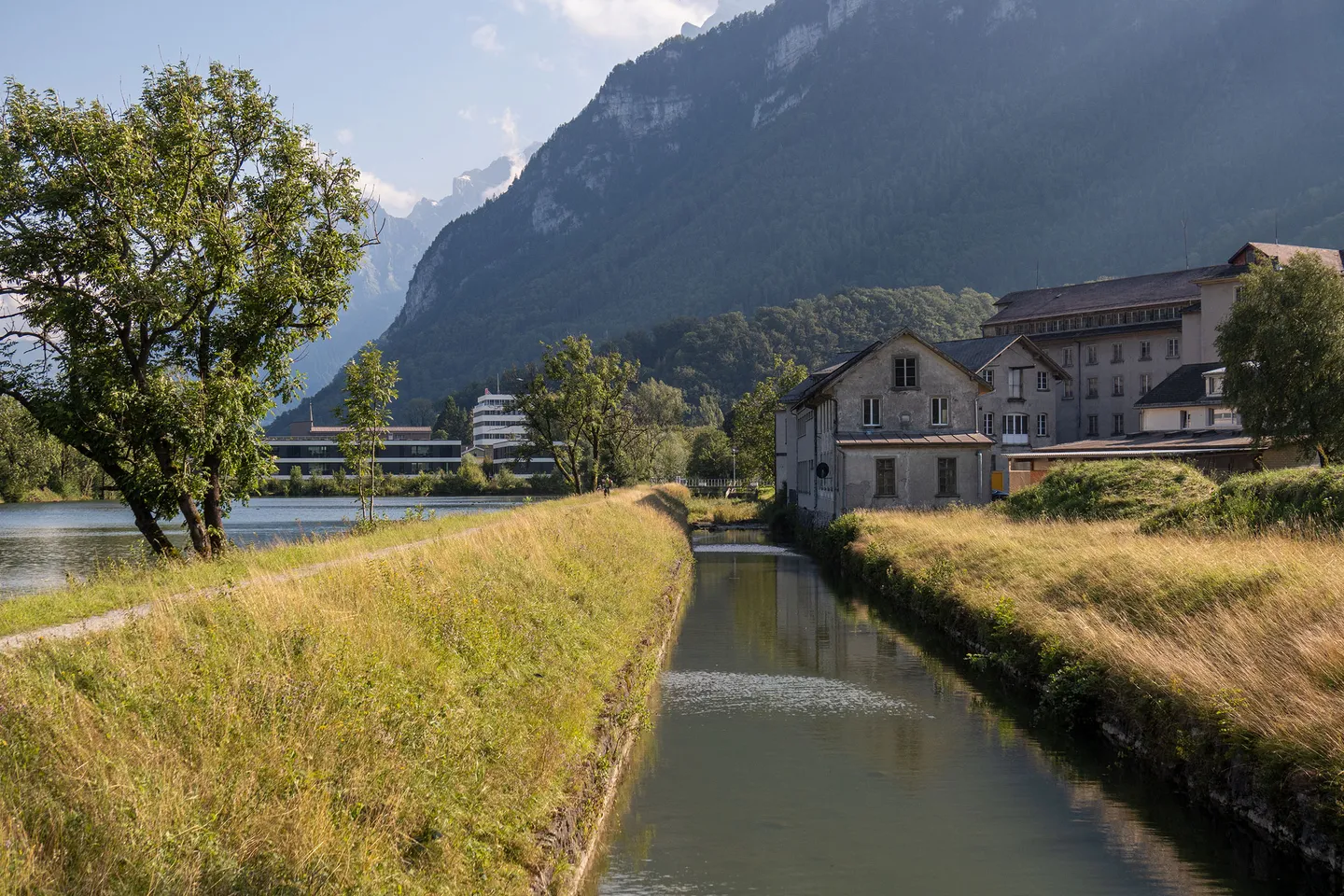 Nouvelles appartements avec vue sur l'étang dans un emplacement familial - Photo 2 sur 3