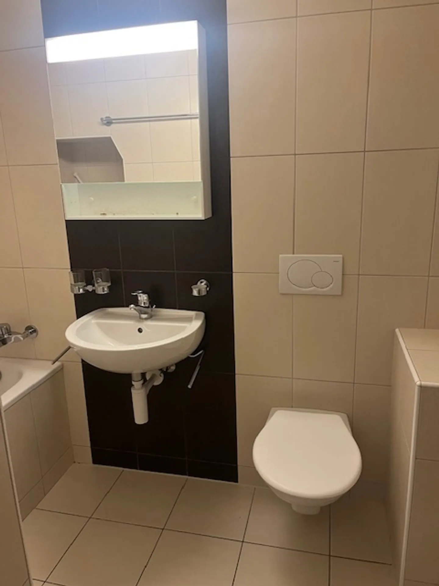 Apartment with 3 rooms on the 2nd floor - Photo 1 of 7