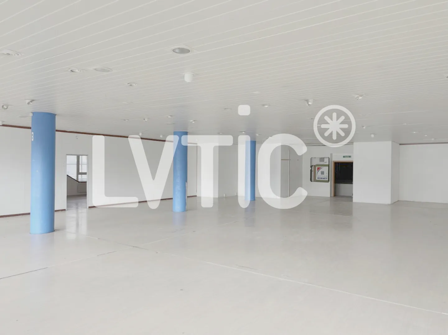 Commerce, showroom de 400 m2 à louer à Montagny-près-Yverdon - Photo 1 sur 4
