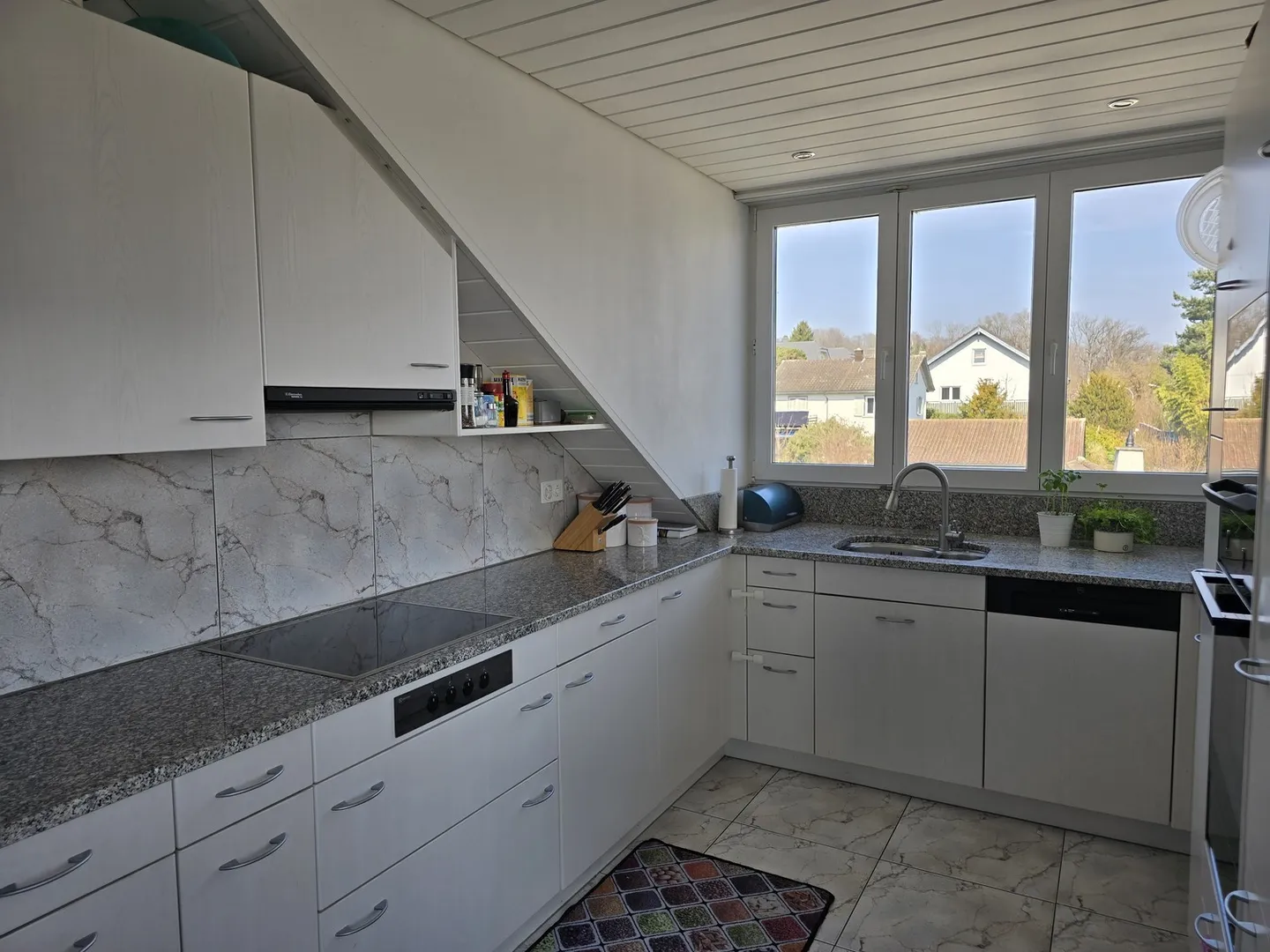 Geräumige Wohnung mit Balkon - Foto 2 von 7