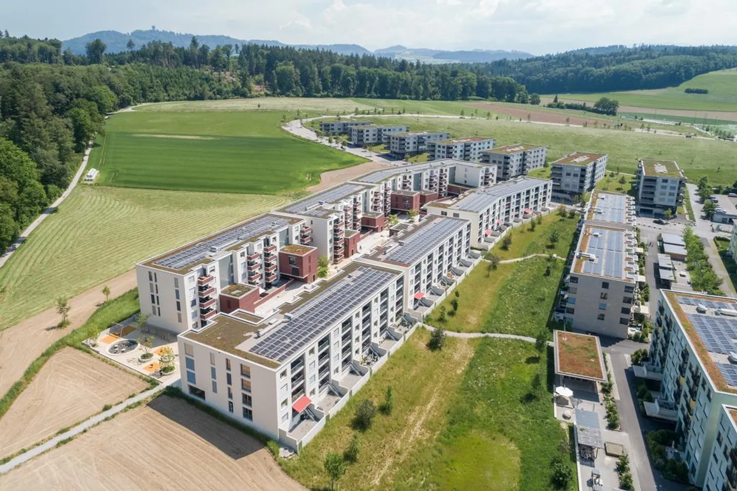 Moderno appartamento di 2,5 stanze al confine della foresta - Foto 1 di 5